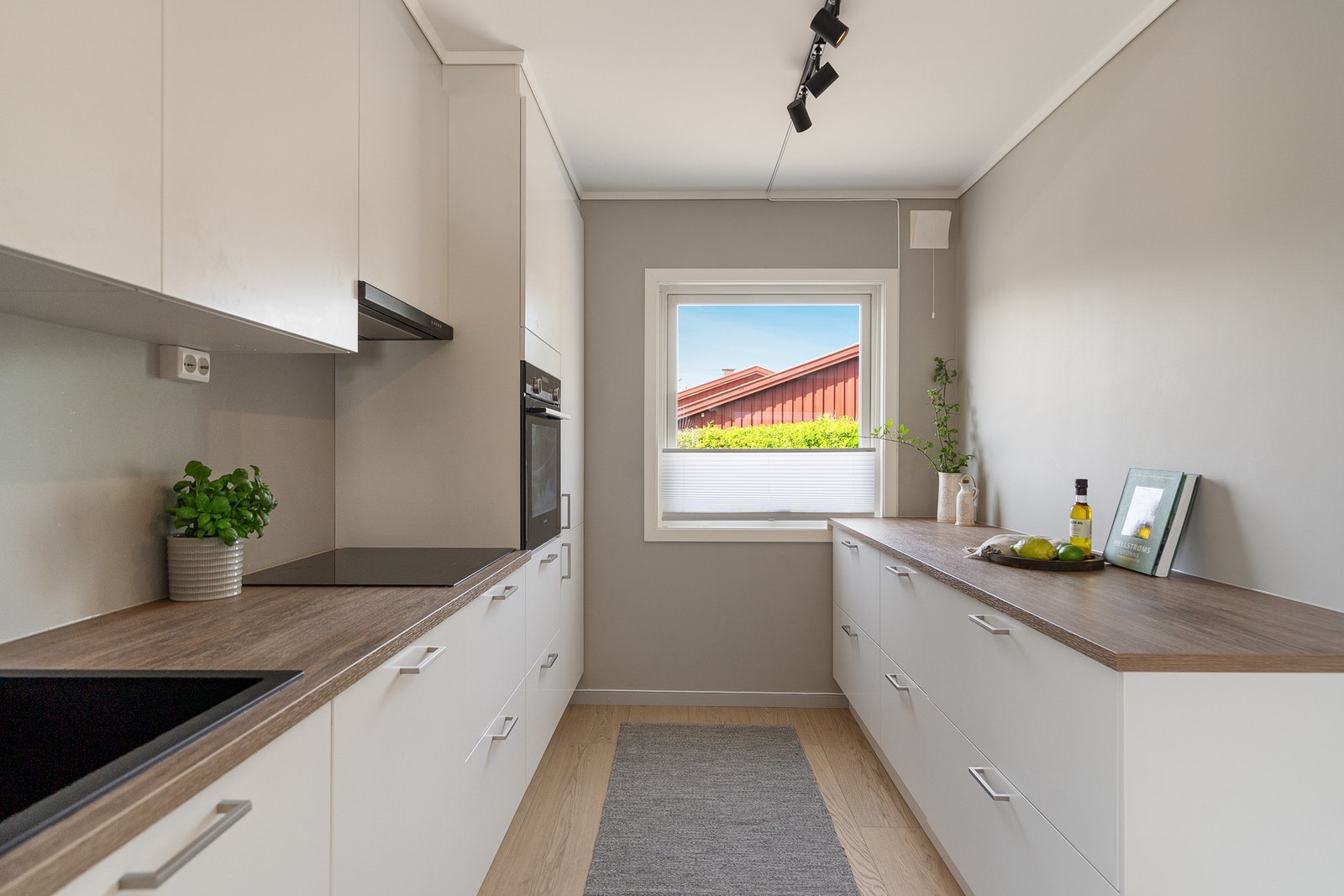 Tidsriktig og meget pent kjøkken Galleribilde