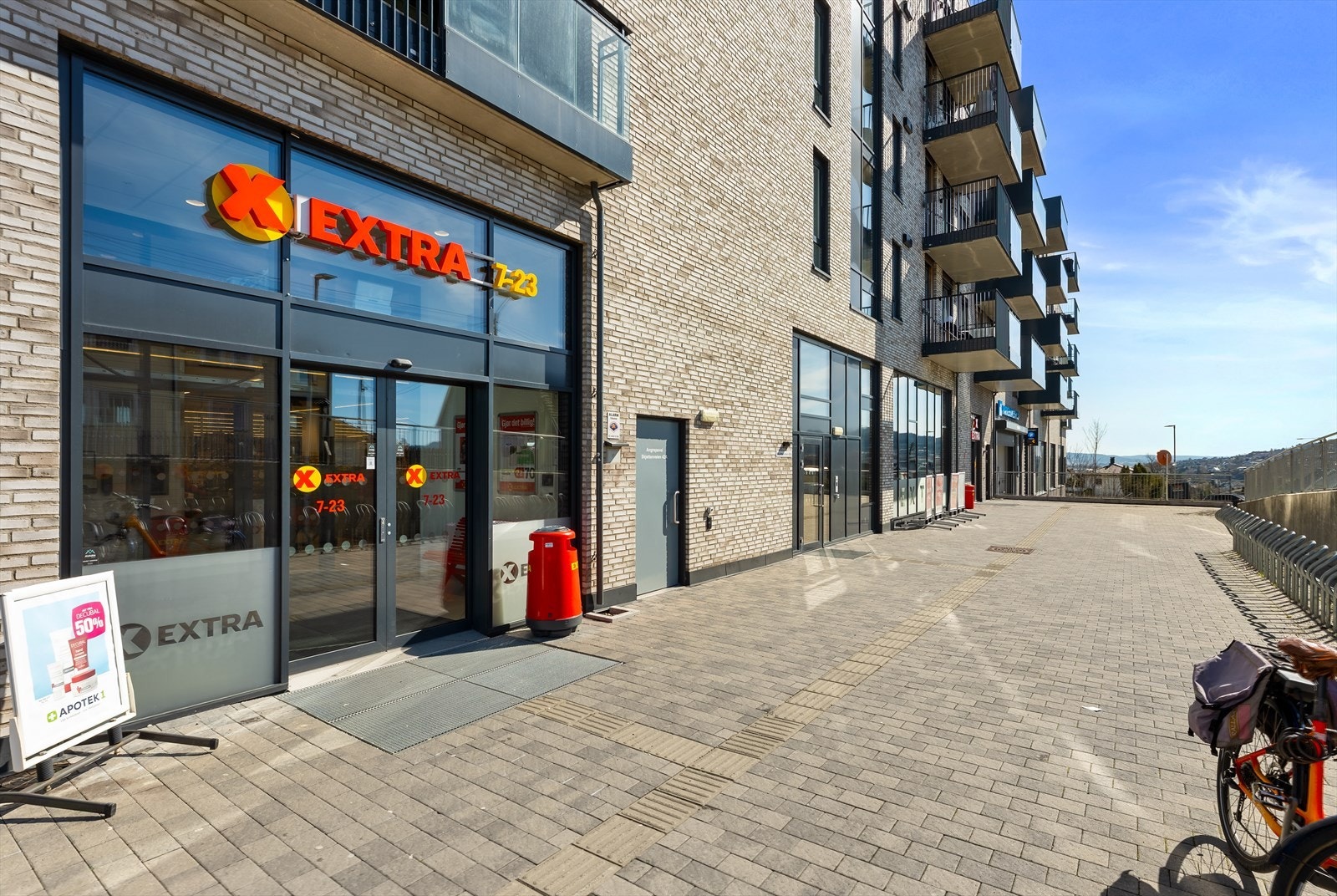 Med Coop Extra og apotek i første etasje er hverdagsinnkjøpene lett tilgjengelig. Galleribilde