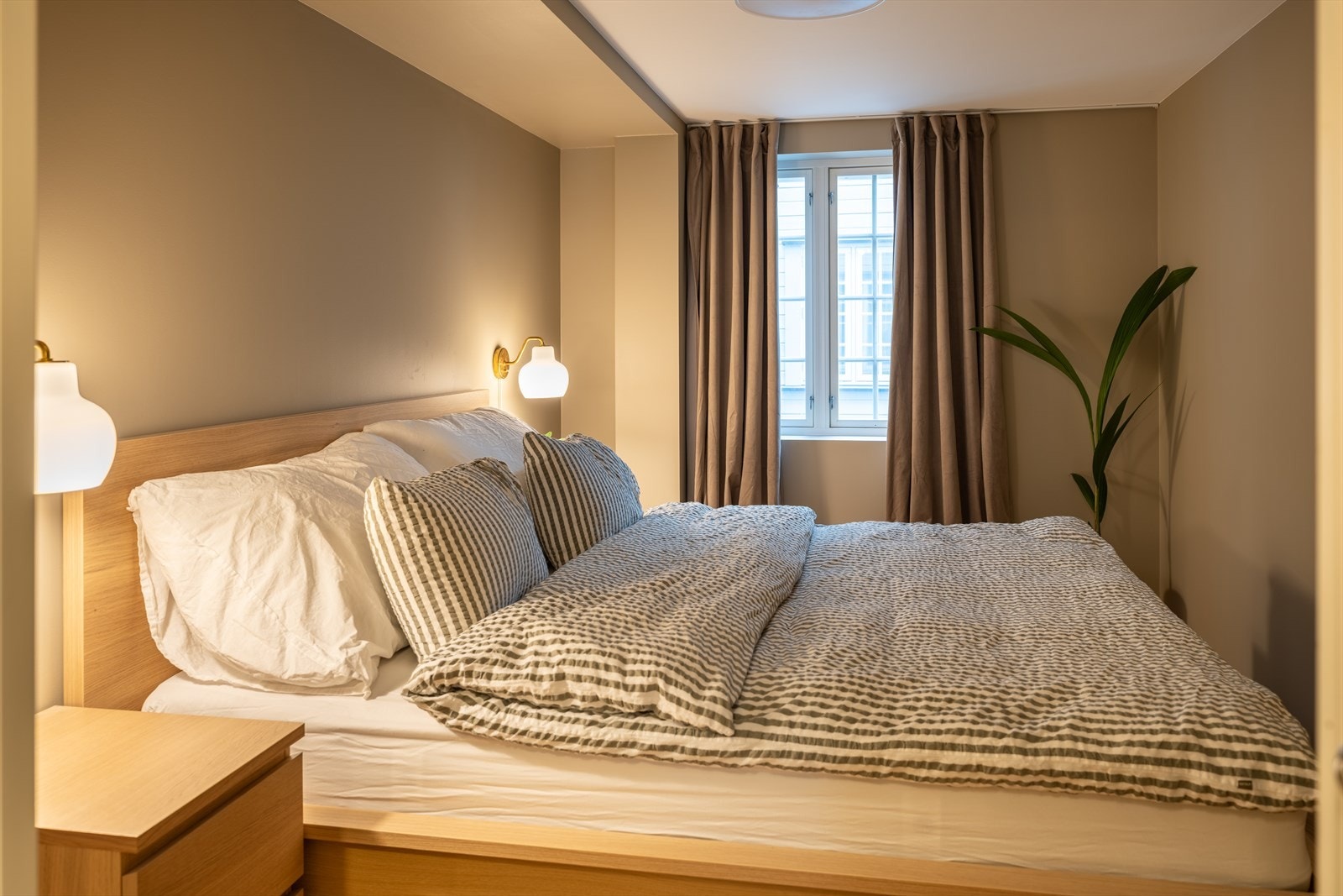 Leiligheten byr på 2 soverom, hvor hovedsoverommet strekker seg over 10m². Galleribilde