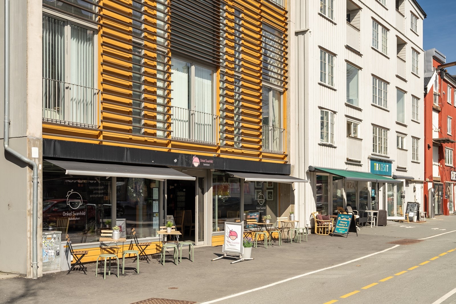 Med alt i gangavstand finner du også den populære caféen Onkel Svanhild rett utenfor egen inngangsdør, her får du bakverk og kaffe. Galleribilde