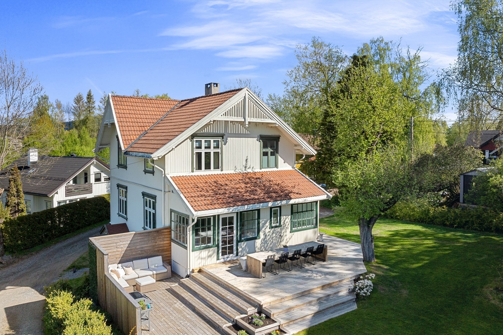 Dette er et flott uteområde perfekt for sosiale sammenkomster og rolige dager i solen. Galleribilde