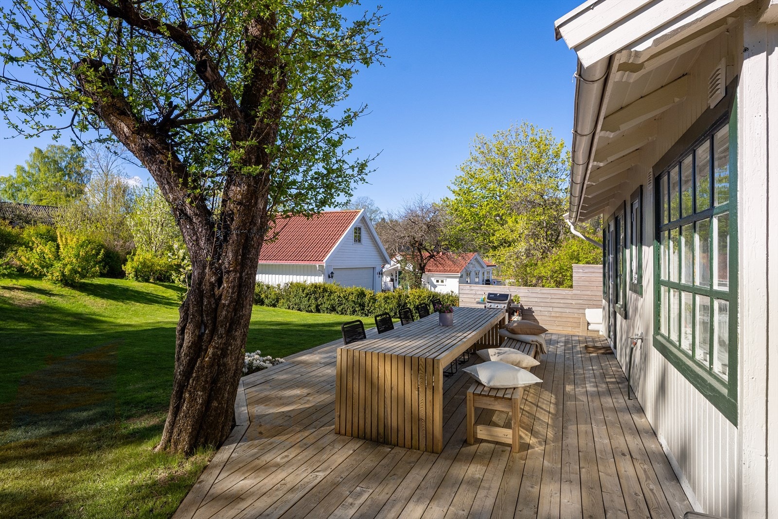 Terrassen vender mot sydvest og har gode solforhold. Galleribilde