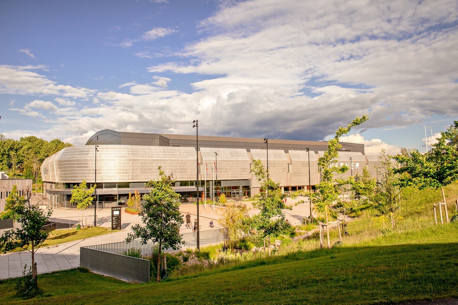 Nyere Varner Arena er Frisk Asker sin hjemmebane og er et populært samlingspunkt på kampdager. Galleribilde