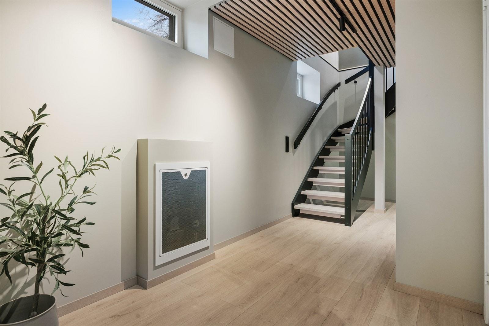 Gangen i sokkeletasjen. Galleribilde
