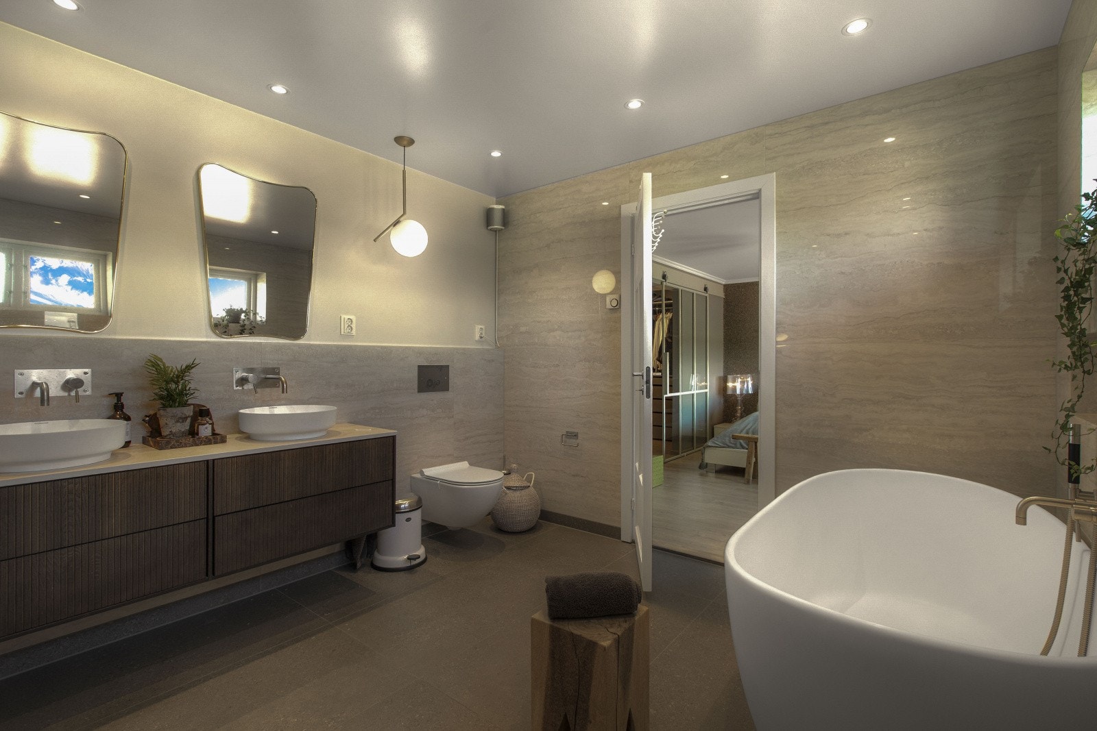 Fra badet kommer man direkte inn på hovedsoverommet. Galleribilde