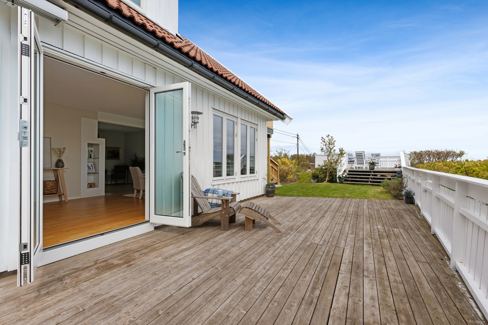 Eiendommen har et samlet terrasse- og balkongareal på 75 m², fordelt på flere uteplasser. Galleribilde