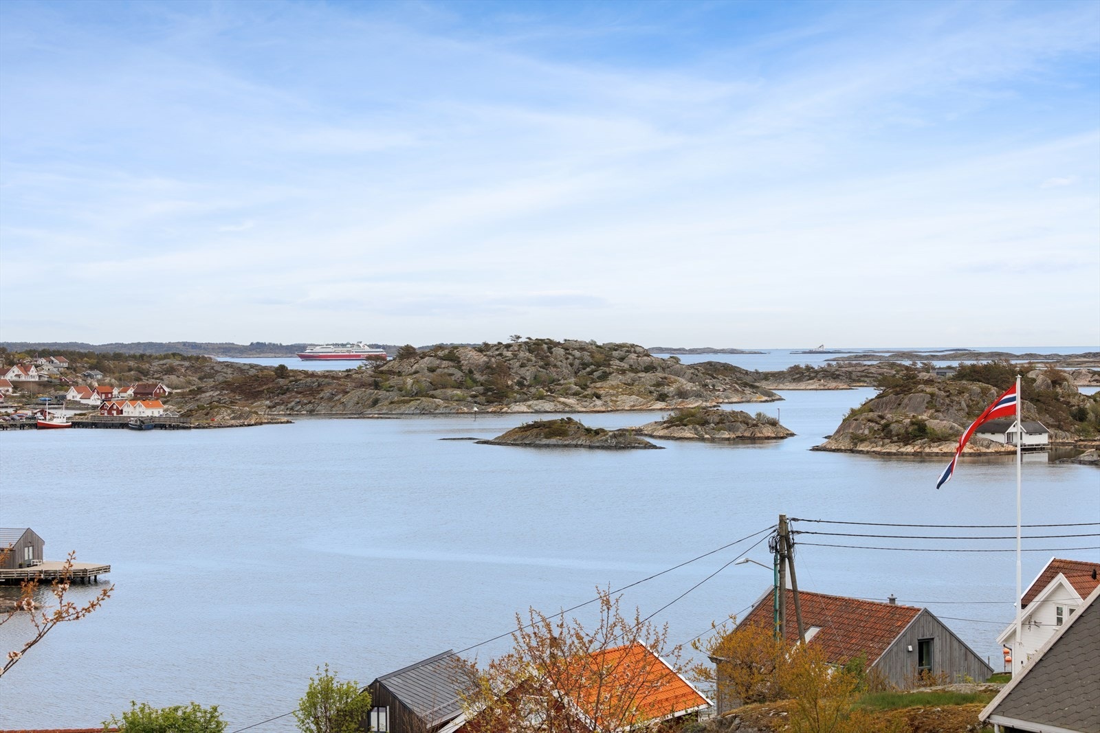 Utsikt over sundet fra eiendommen. Galleribilde