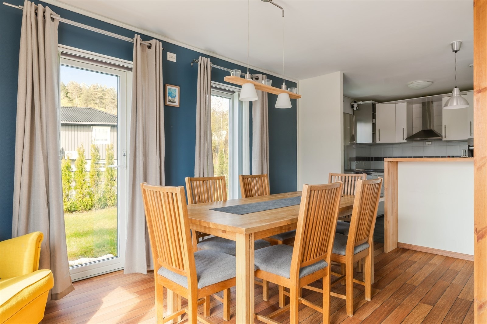 Innholdsrik enebolig over 2 plan, med internt bruksareal på 128 m². Galleribilde