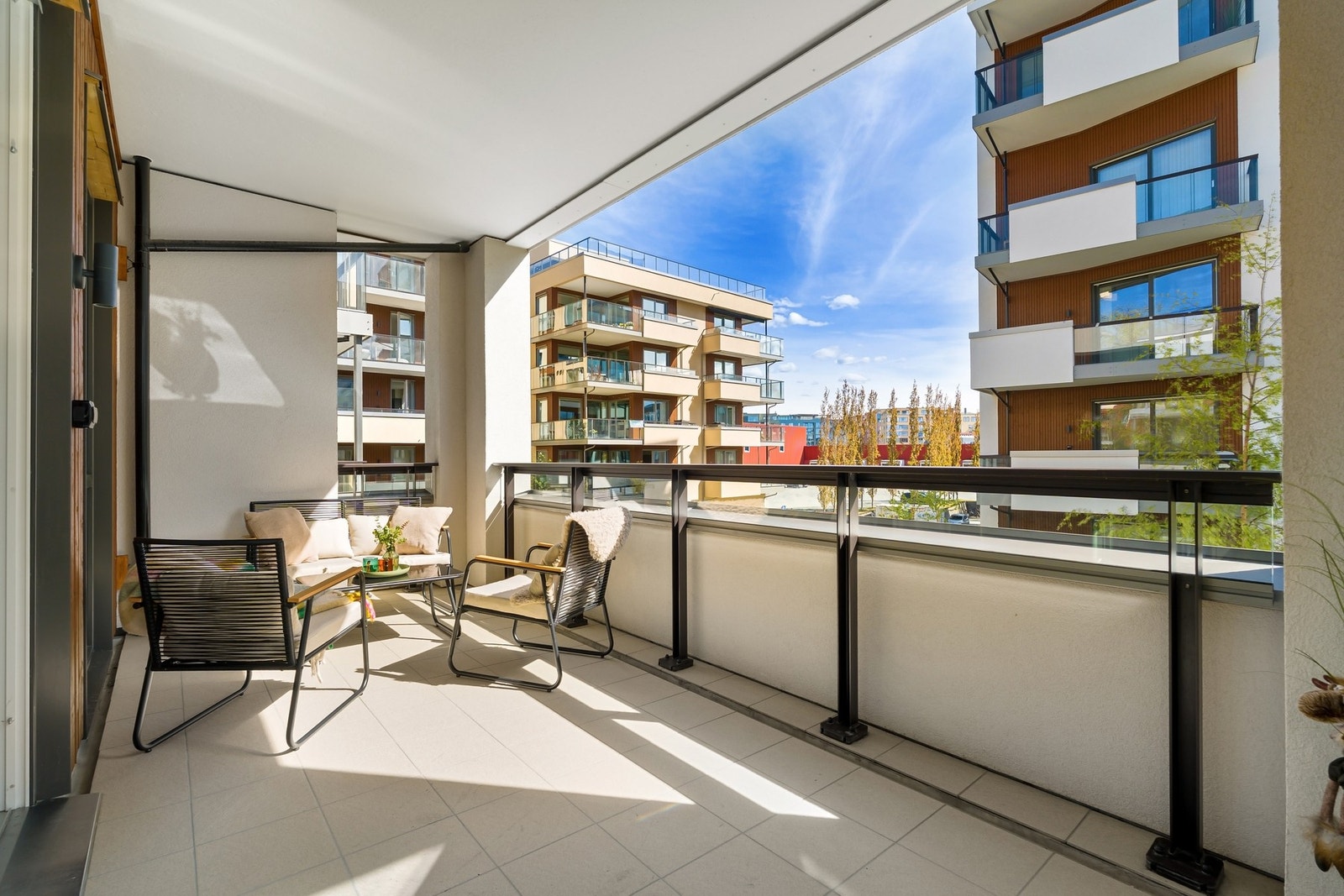 Balkongen er ypperlig å benytte i sommerhalvåret. Galleribilde