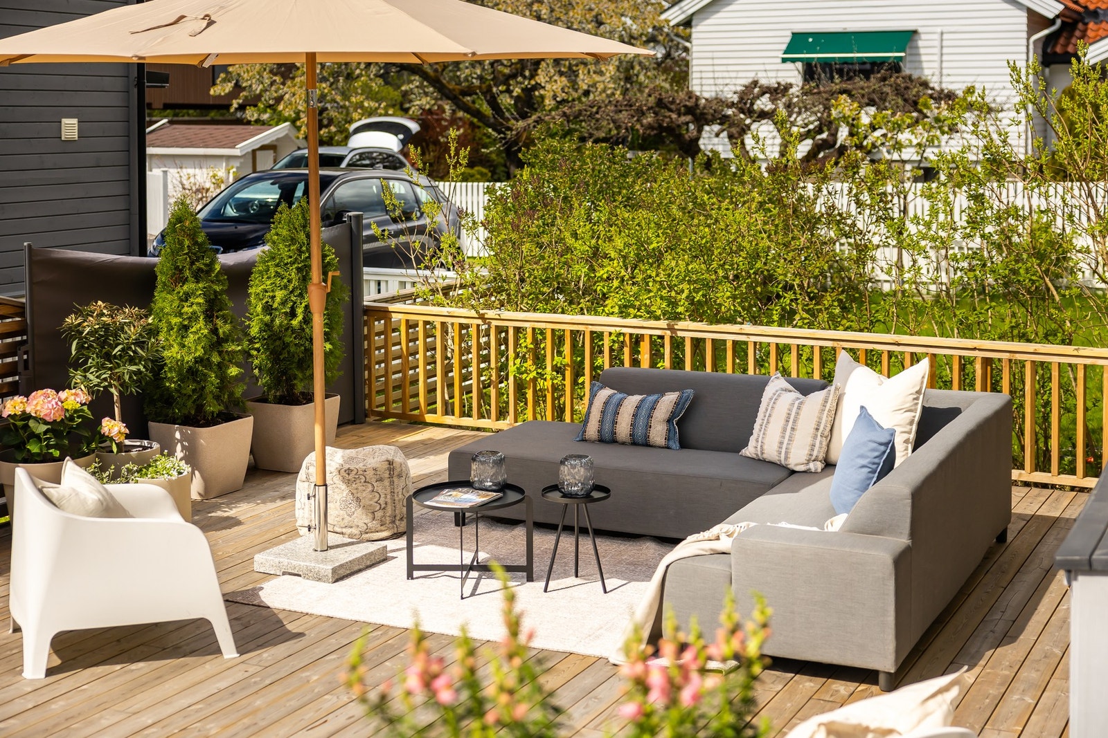 I 2025 ble det bygd en stor, flott terrasse på ca. 78 kvm med utgang fra stuen. Galleribilde
