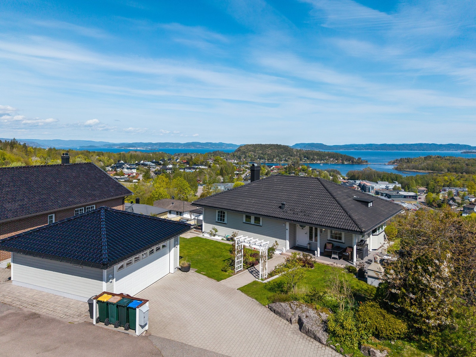 Attraktiv beliggenhet i en rolige gate med flotte turområder rett på utsiden Galleribilde