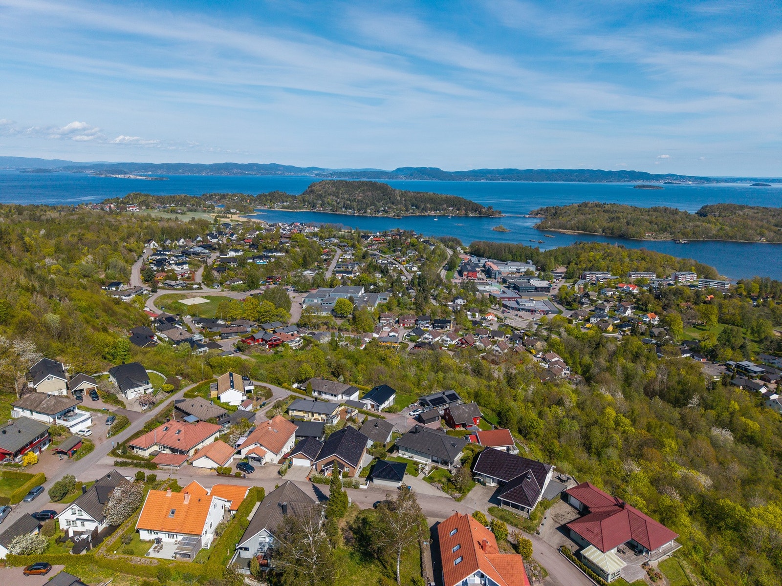 Mens her ser vi mot Løvøya og videre innover fjorden Galleribilde