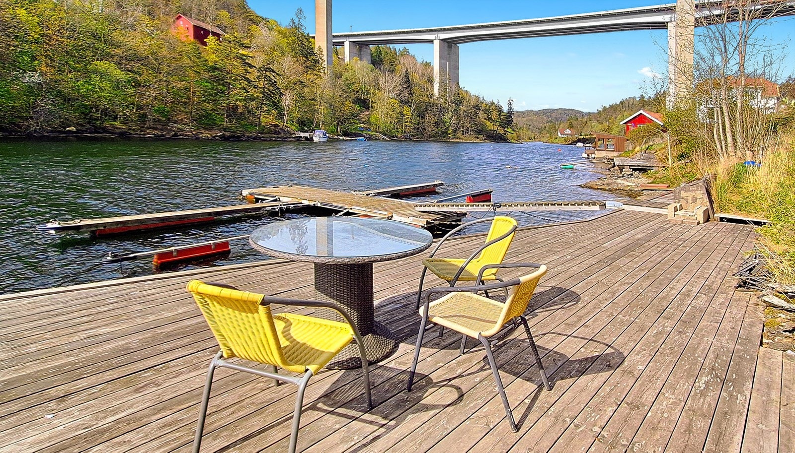 Selgers bilde fra brygge Galleribilde