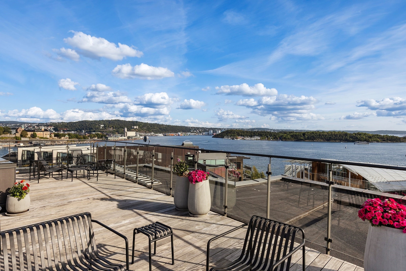 Felles takterrasse med fantastisk utsikt. Galleribilde
