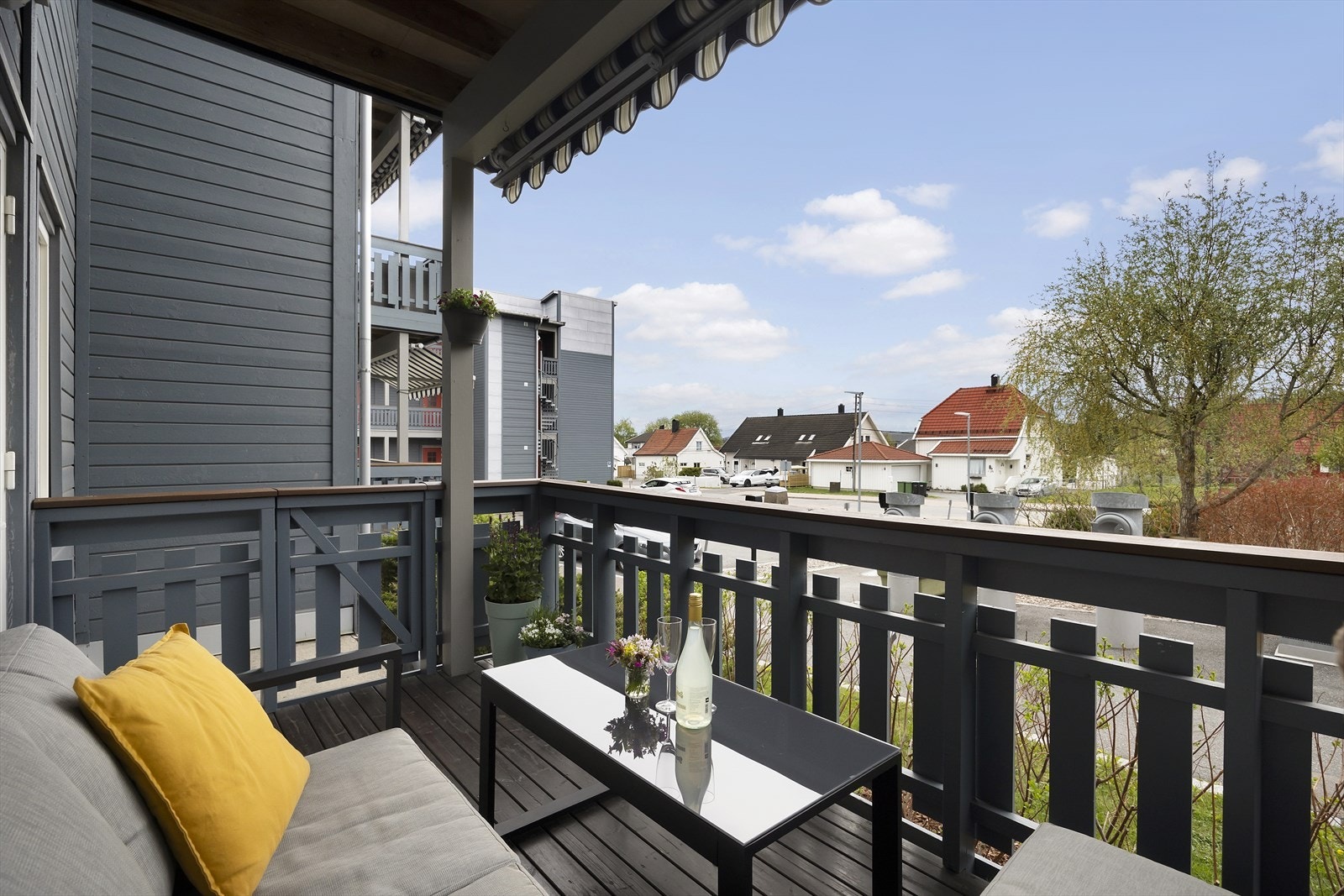 På balkongen er det plass til sittegruppe, beplantning og grill. Galleribilde