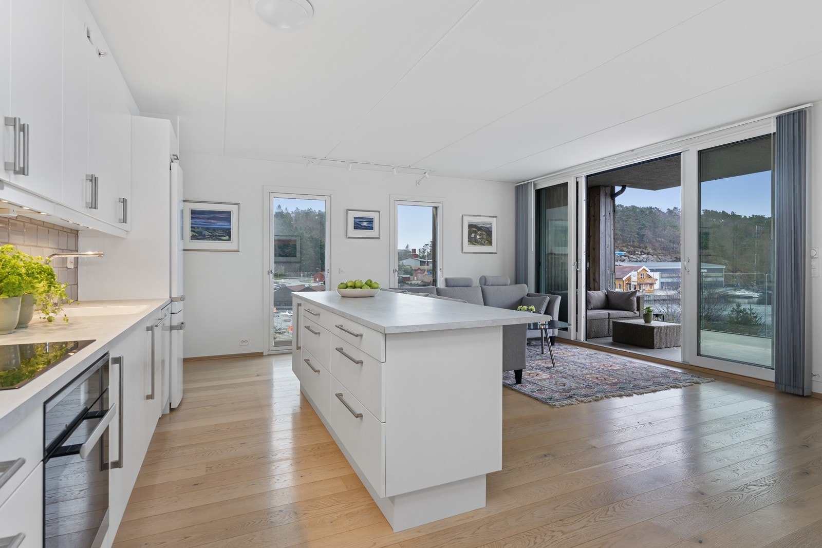 Stor stue/kjøkken. Galleribilde