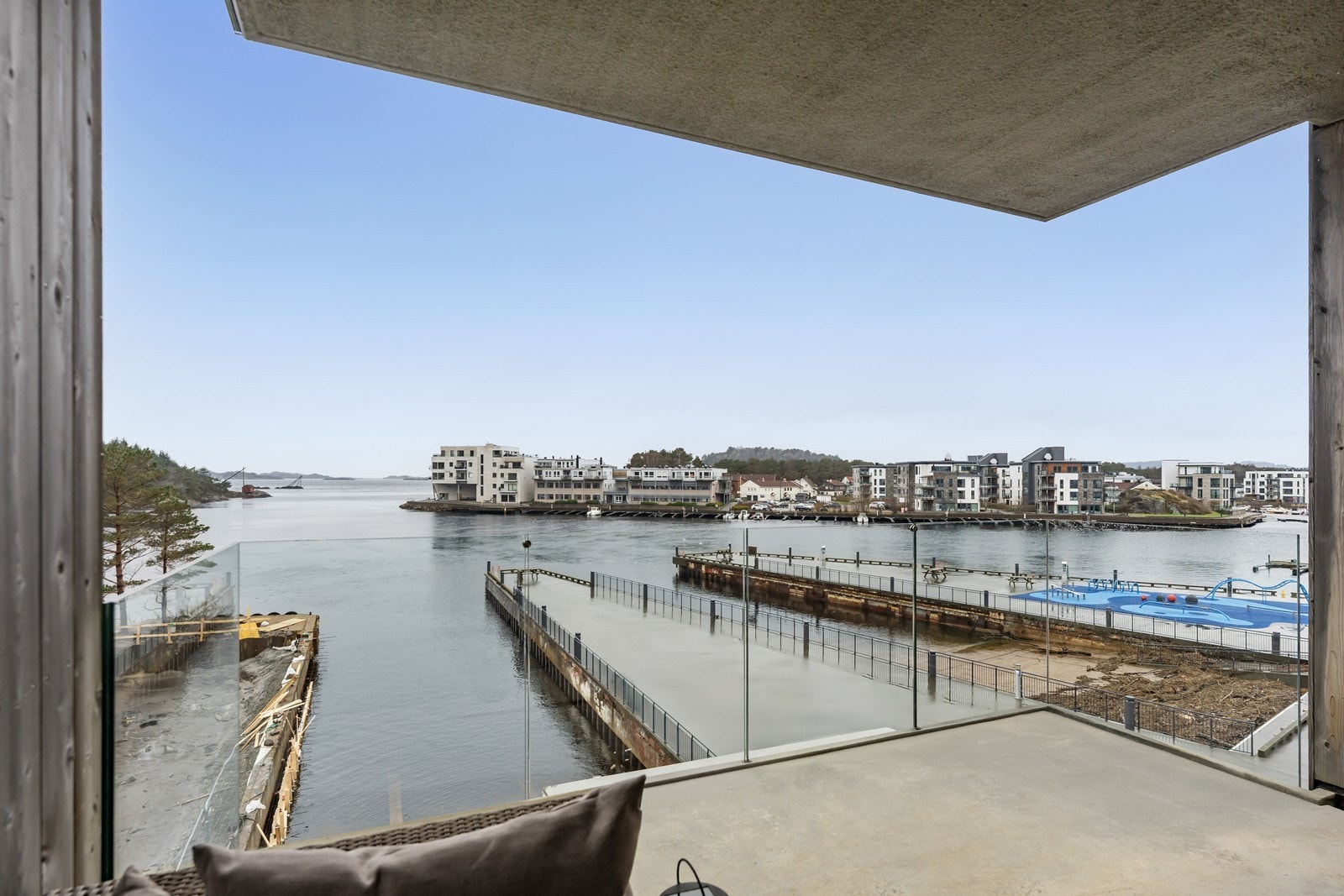 Spektakulær og åpen utsikt mot utløpet av elvemunningen og havet. Man vil beholde utsikten mot havet også etter at prosjektet "Kjettingen" ferdigstilles. Galleribilde