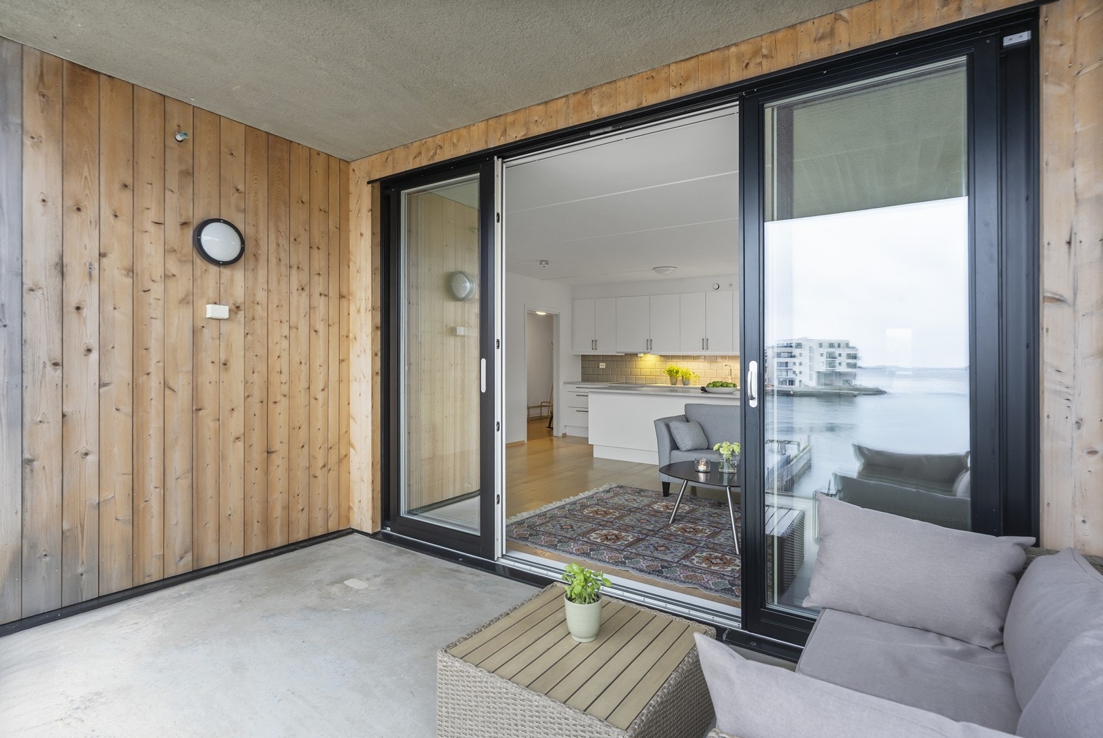 Overbygd uteplass Galleribilde