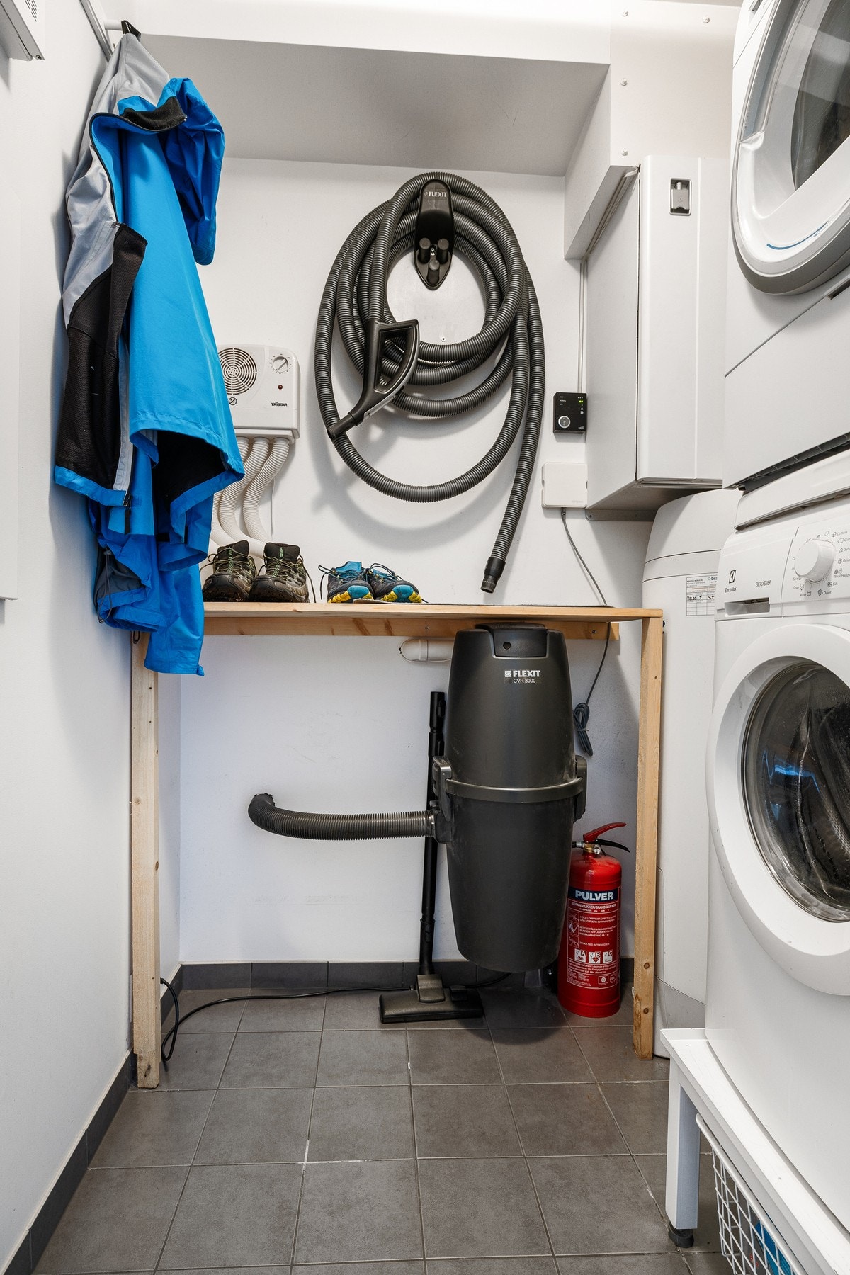 Praktisk vaskerom ved badet Galleribilde