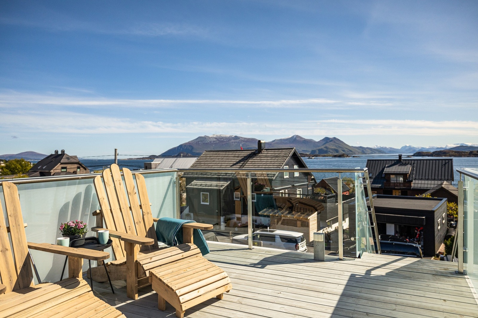 God plass til møblement for å nyte solen Galleribilde