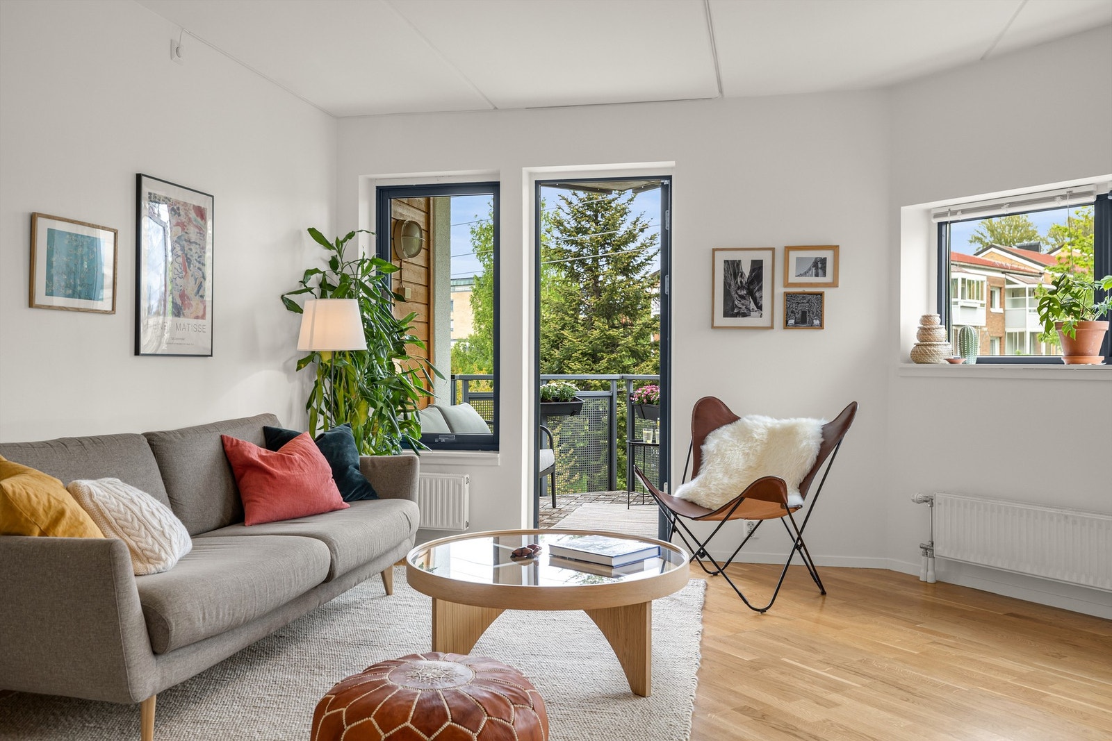 Leiligheten har vannbåren oppvarming med radiator - inkludert i felleskostnadene Galleribilde