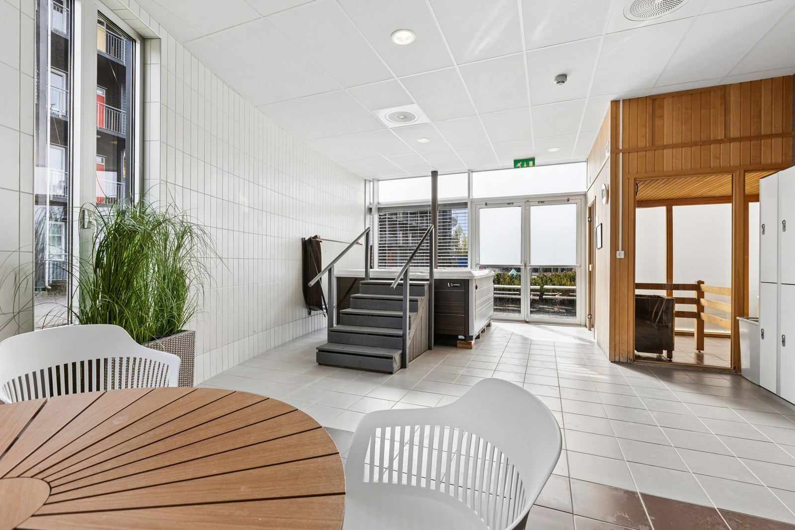 Beboere i borettslaget har tilgang til spa- og trimrom samt. selskapslokaler som er inkludert i fellesutgiftene. Galleribilde