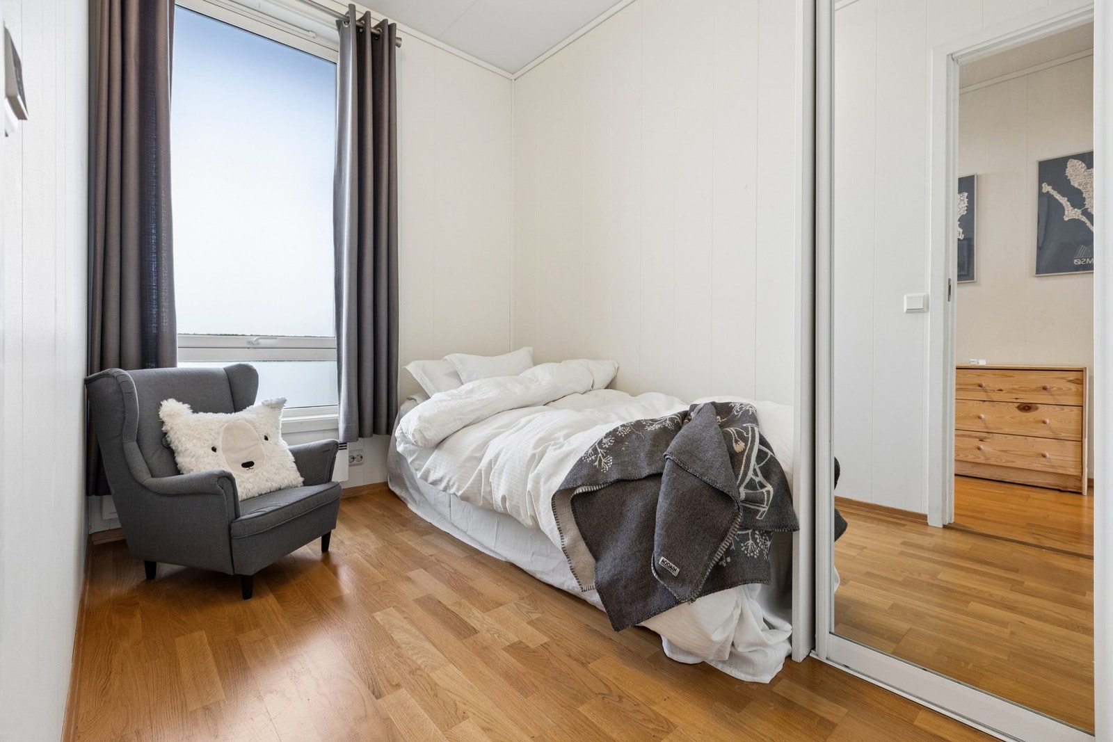 Soverom nr.3 passer perfekt som barnerom, gjesterom eller hjemmekontor. Galleribilde