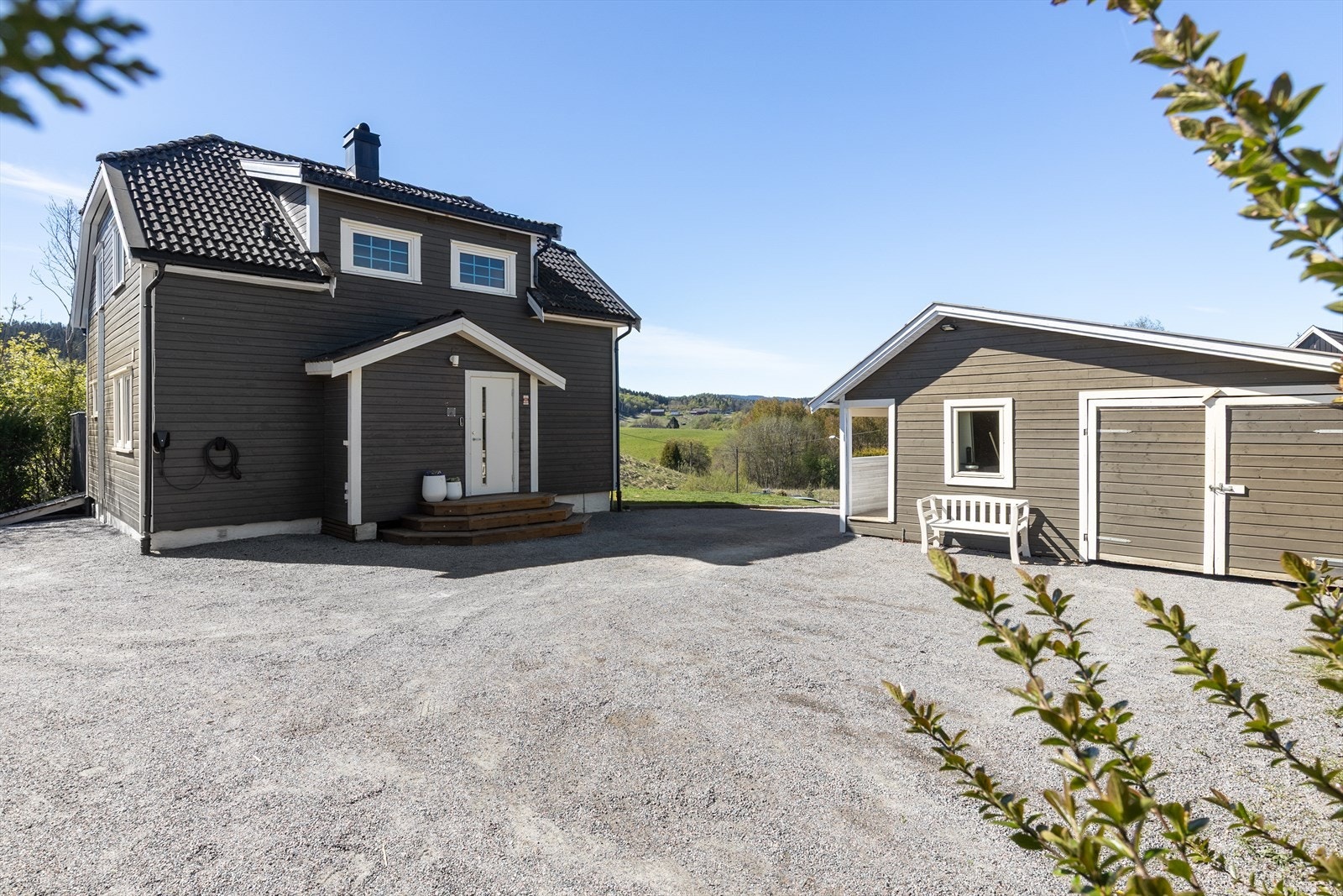EiendomsMegler1 v/Patrick Gulmælæ presenterer Fensvegen 145 - Oppgradert enebolig med landlig beliggenhet på Fen!
Foto: Inbovi. Galleribilde