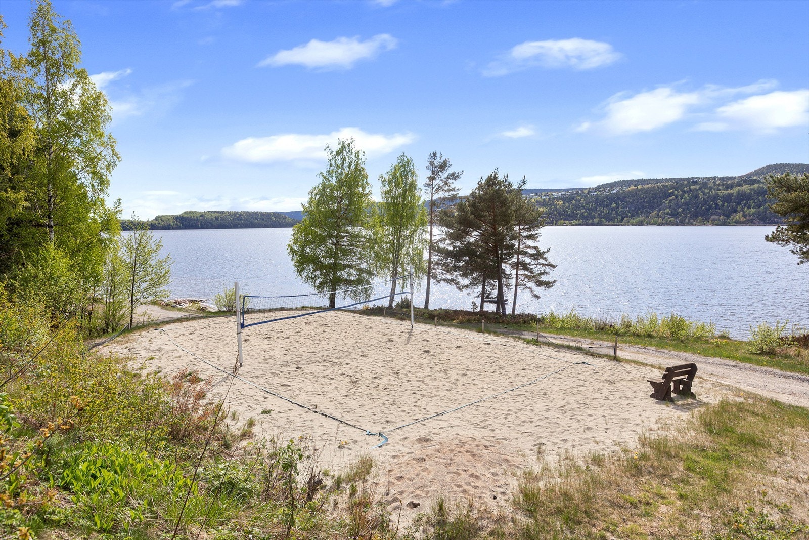 Det er også en sandvolleyball bane i nærmiljøet Galleribilde