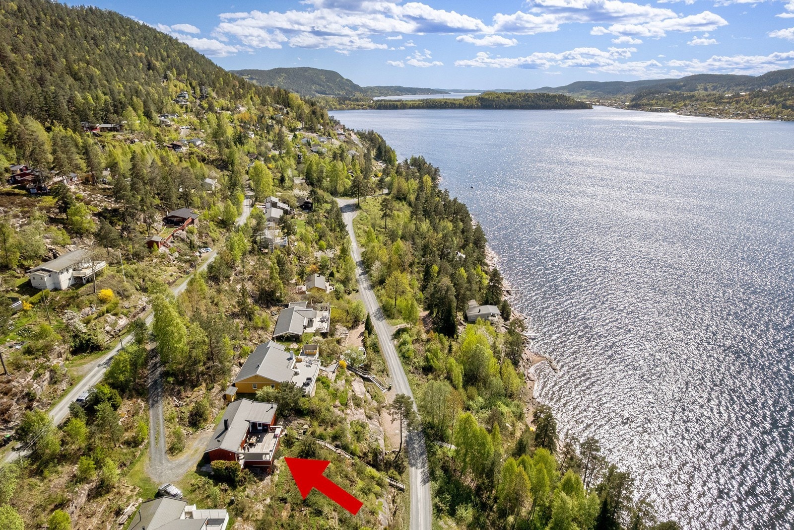 Kort vei til fjorden og bilvei ned til hytta - Trapp ned mot fjorden Galleribilde