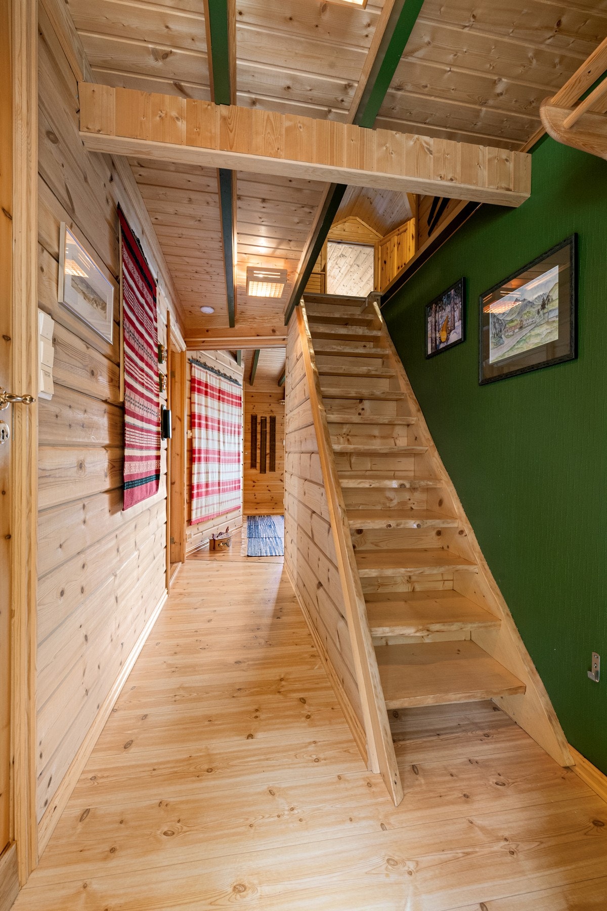 Trapp mellom 1. etasje og loft. Galleribilde