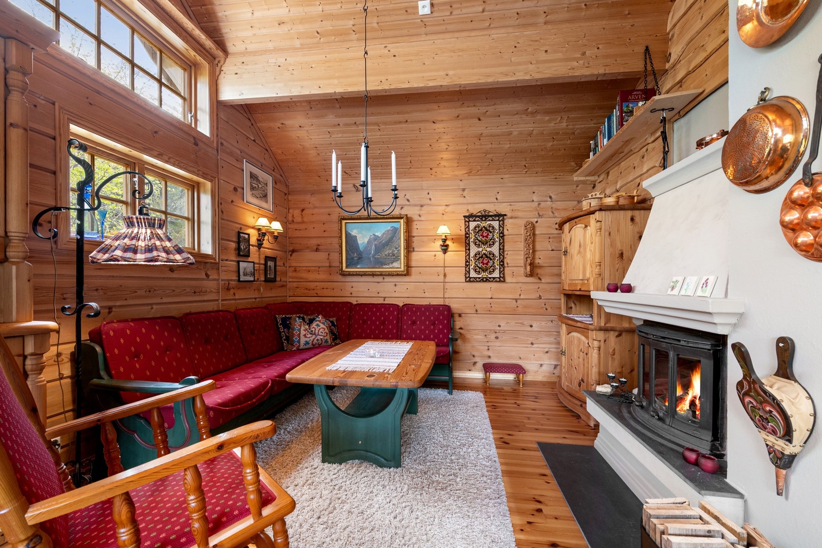 Koselig stue med peis. Galleribilde