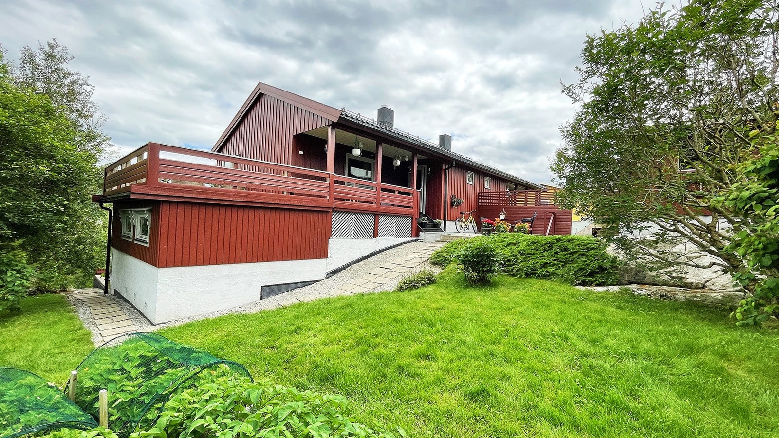 Halvpart av vertikaldelt tomannsbolig beliggende på Byåsen i Namsos Galleribilde