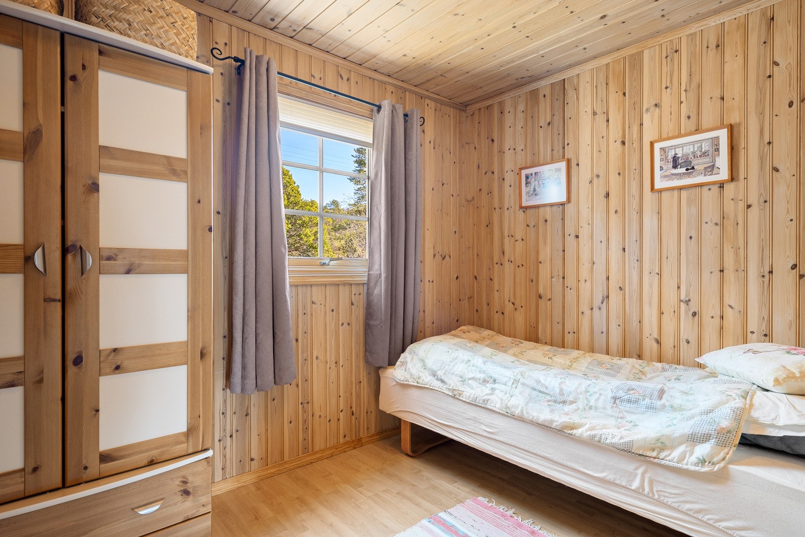 Den naturskjønne beliggenheten gir et perfekt utgangspunkt for en stille og rolig natt.