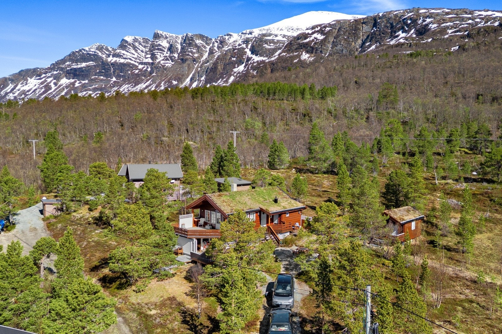 Det hyggelige hyttetunet består av 7 hytter, som alle ligger adskilt nok fra hverandre til at man fint kan nyte privatlivet på egen hytte.