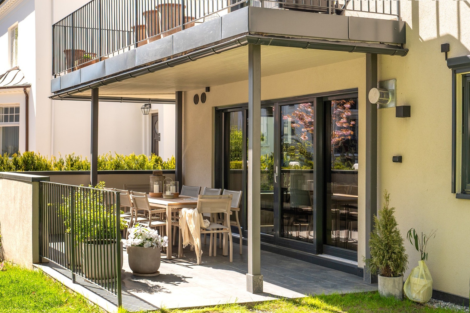 Dette er en svært lekker 4-roms leilighet med "alt", beliggende i et herskapelig og flott bygg på beste Frogner. Galleribilde