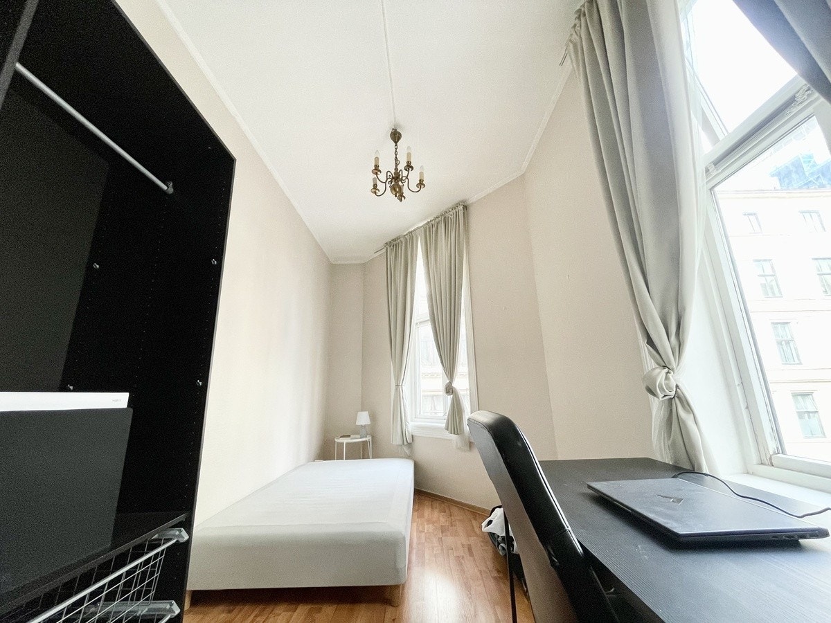 Room 4: 9m2 8500,- Galleribilde