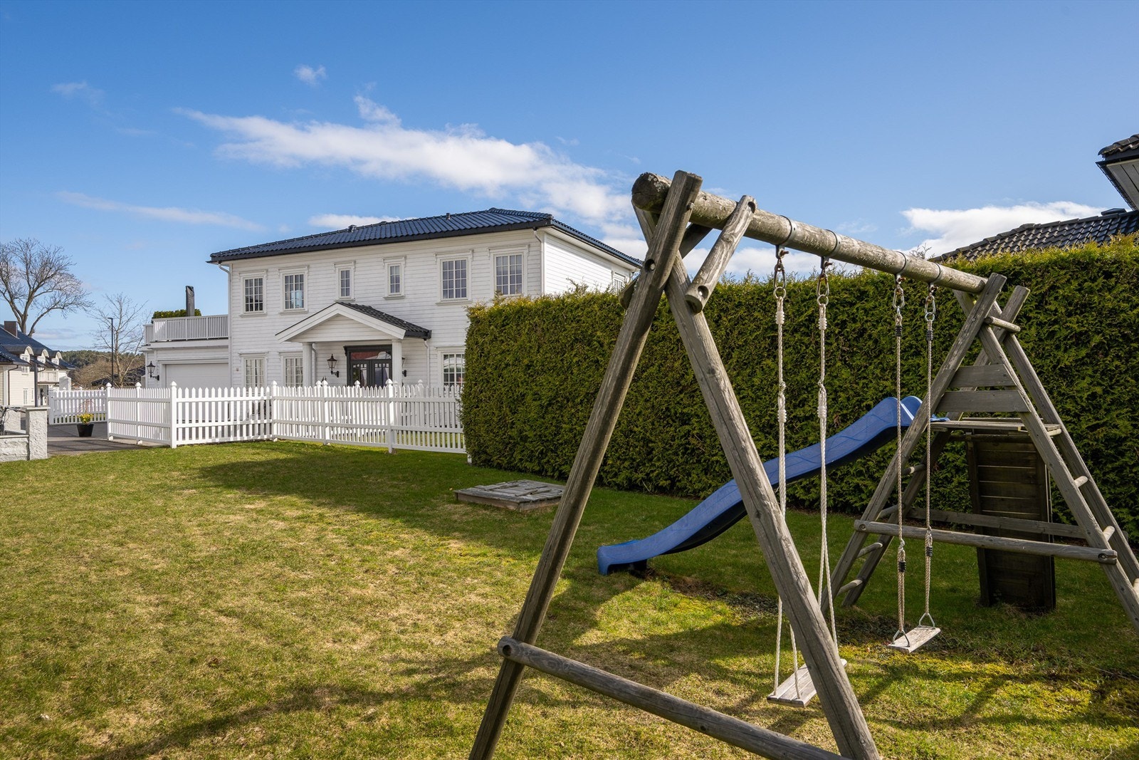 1/4 eierandel i lekeplass på tilliggende tomt - perfekt for hele familien! Galleribilde
