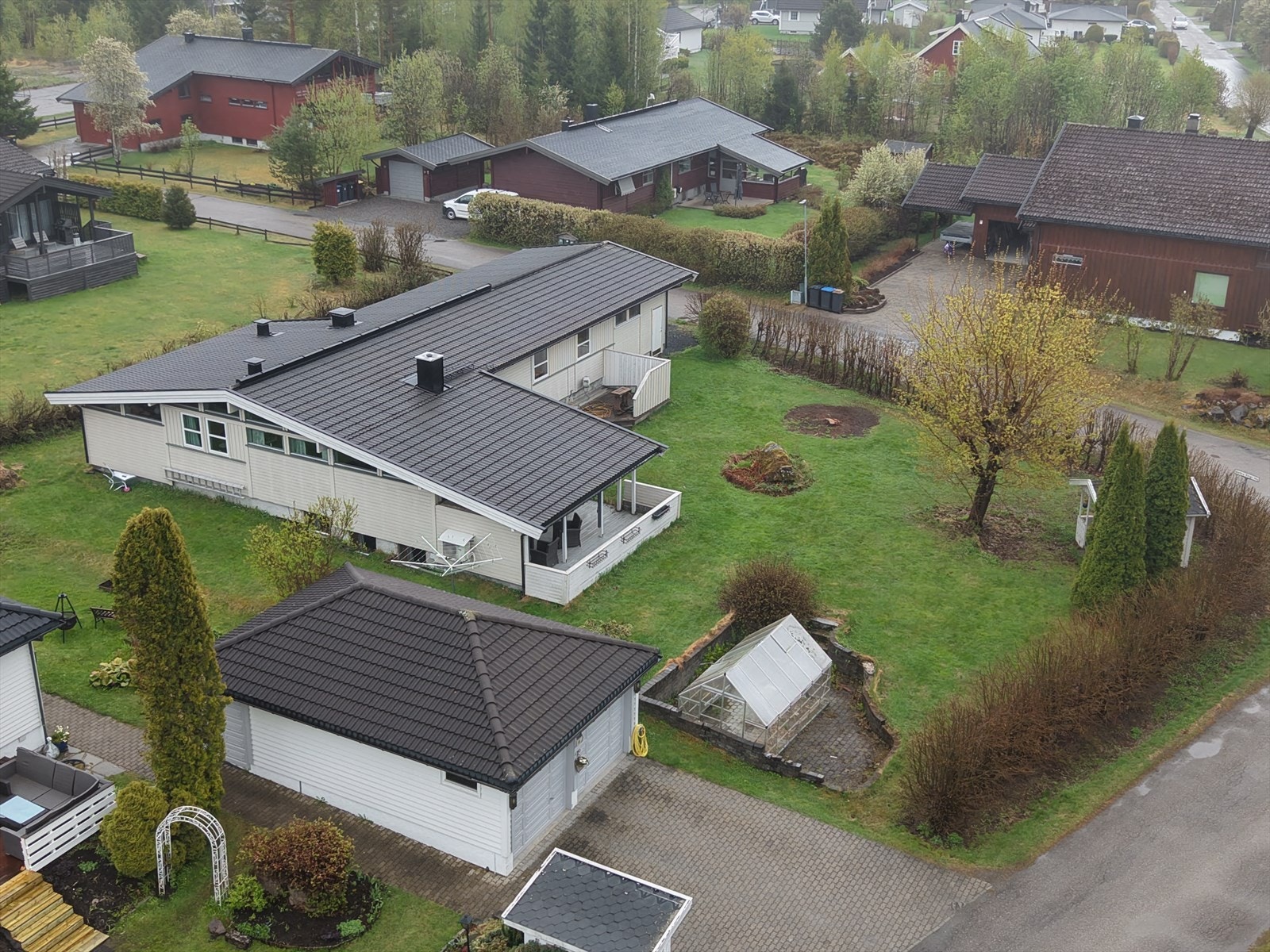 Fra boligen er det gangavstand til både barnehage, barneskole og dagligvarebutikker. Galleribilde