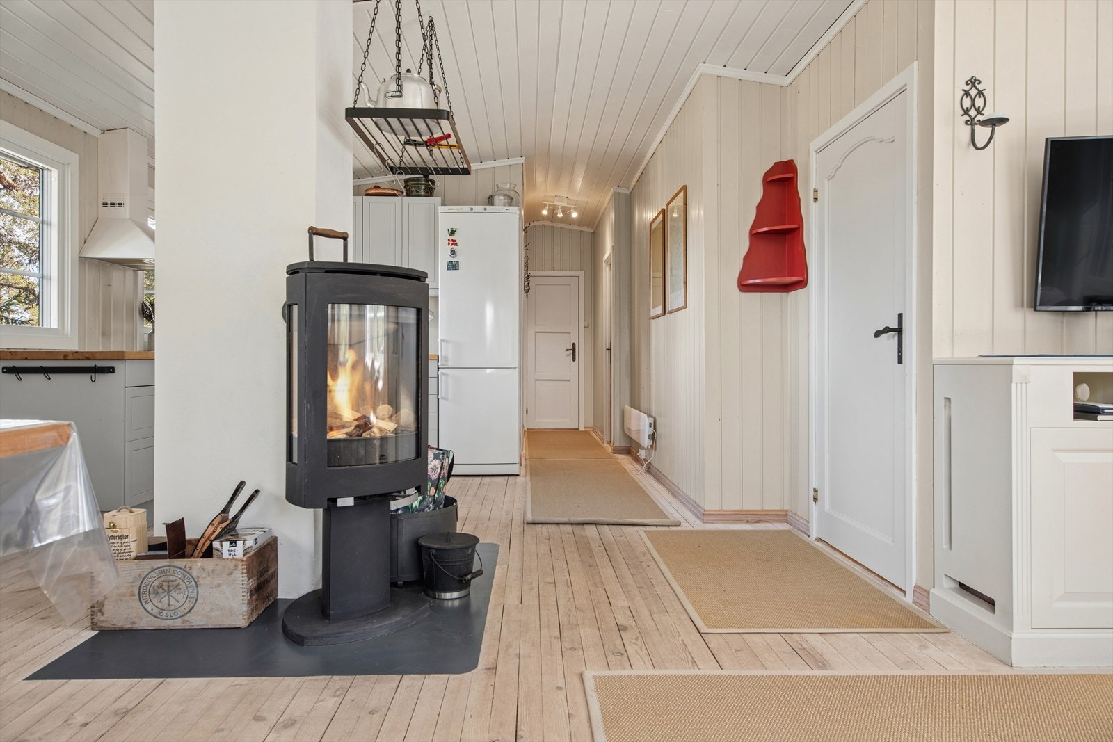 Fra stuen er det en åpen og oversiktlig passasje mot soverommene. Galleribilde