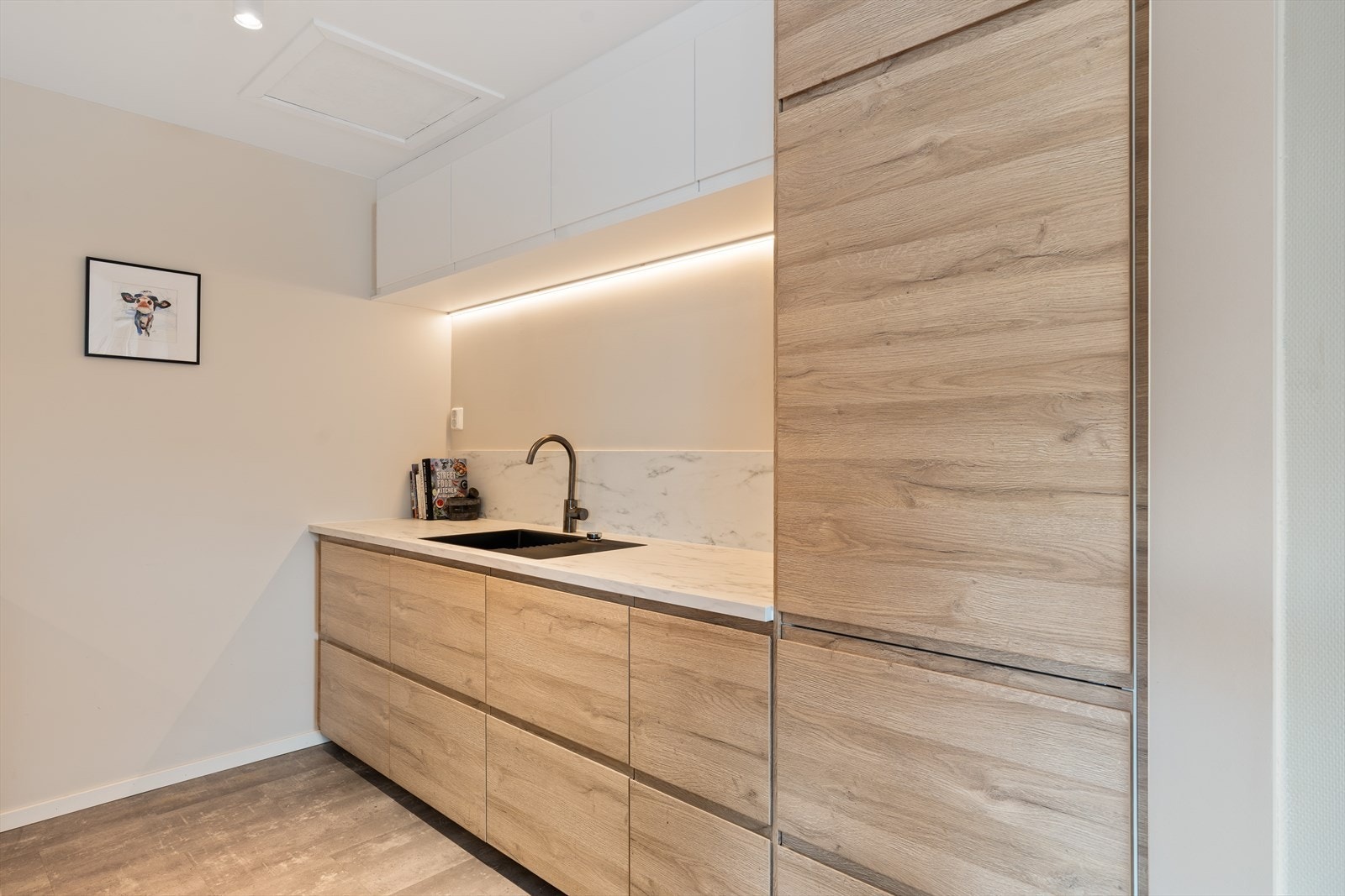 Kjøkkenet er på 7m² og har behagelig gulvvarme. Galleribilde