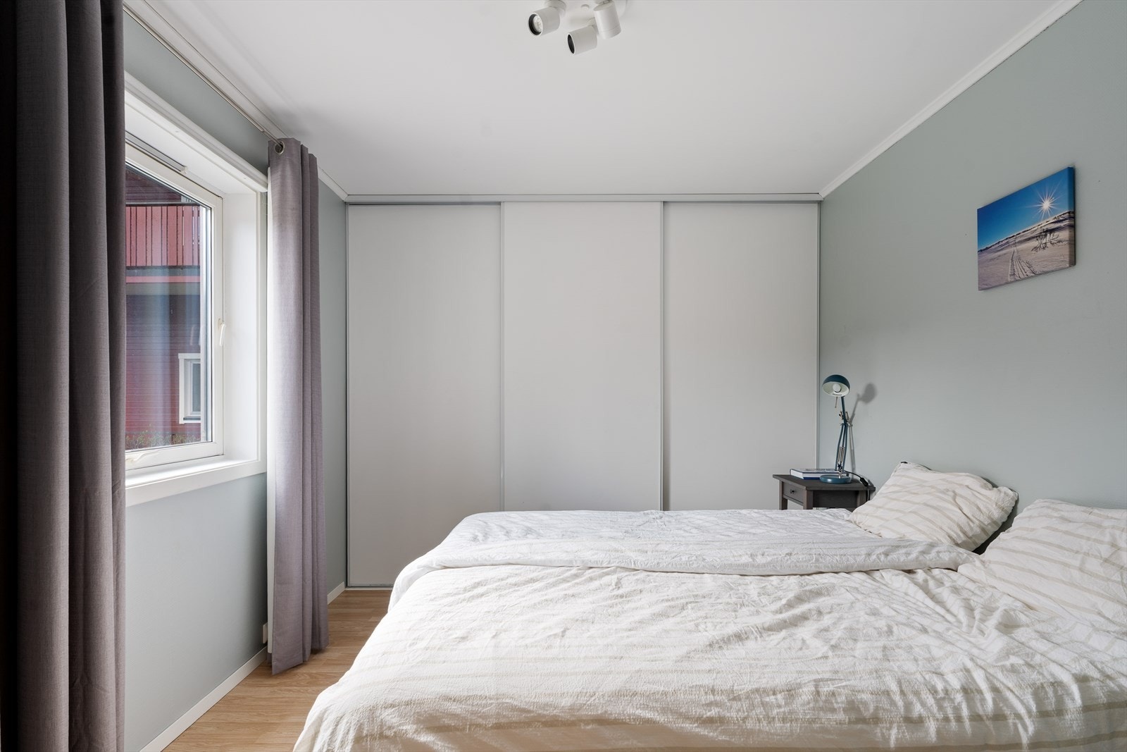 Hovedsoverommet er på romslige 11,5m² og ligger vendt mot rolig felles bakgård. Galleribilde