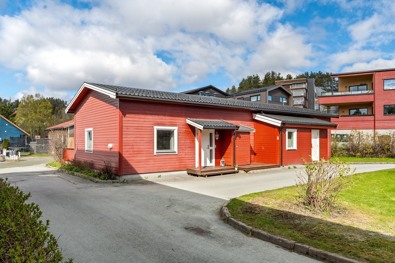 Sameiet disponerer 17 stk. parkeringsplasser i parkeringskjeller. Det søkes om leie av parkeringsplass til styret. Galleribilde