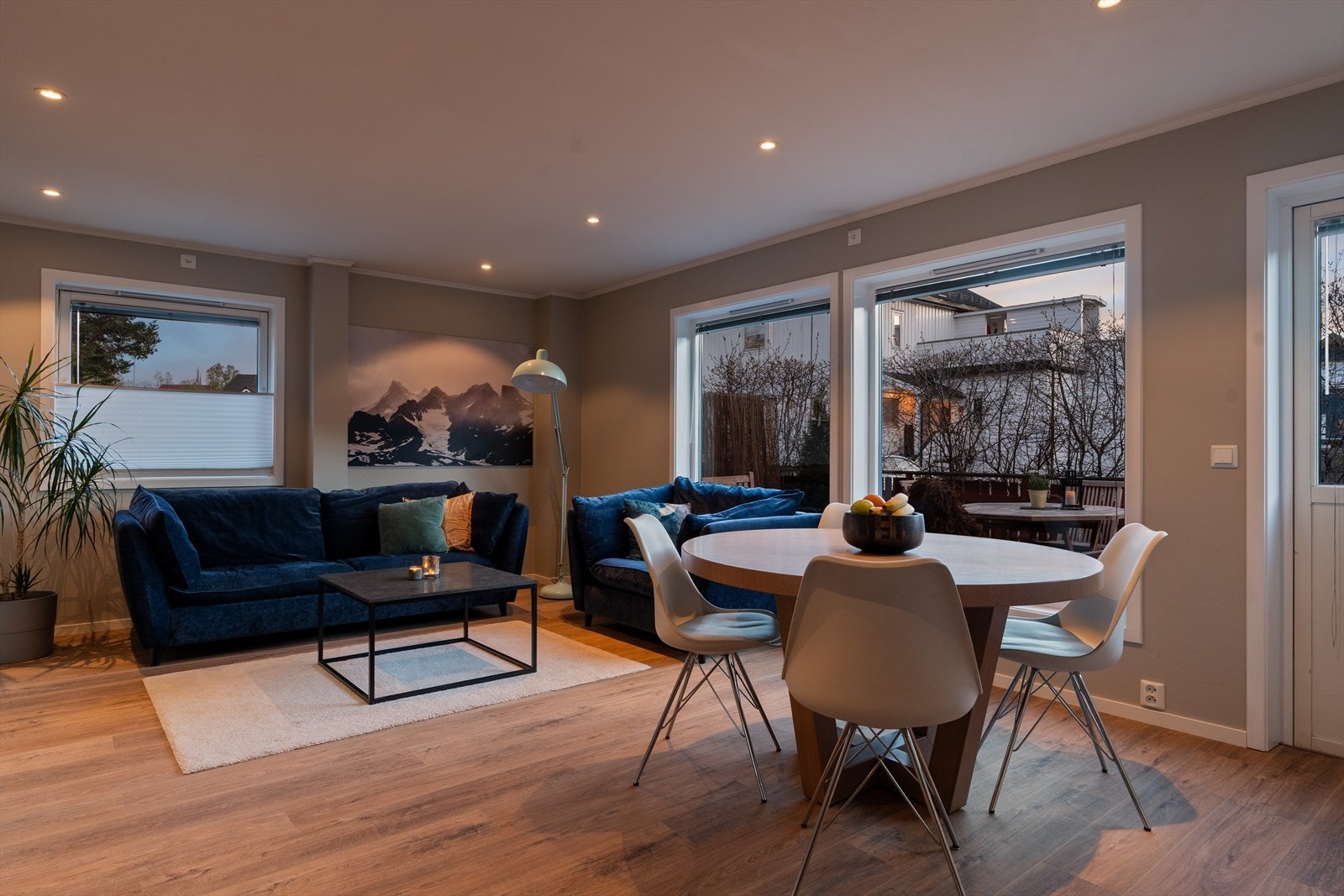 En romslig og pent vedlikeholdt 3-roms selveier på hele 63m². Galleribilde