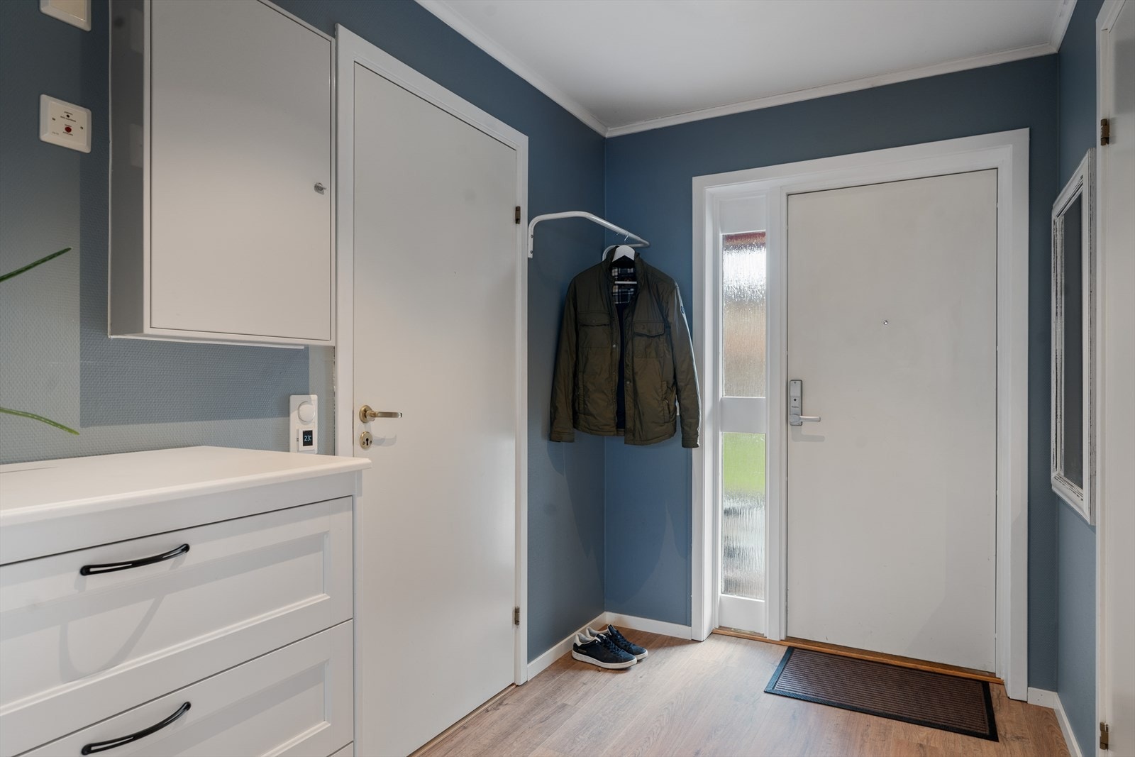 Entreen er på 5m² og har behagelig gulvvarme. Galleribilde