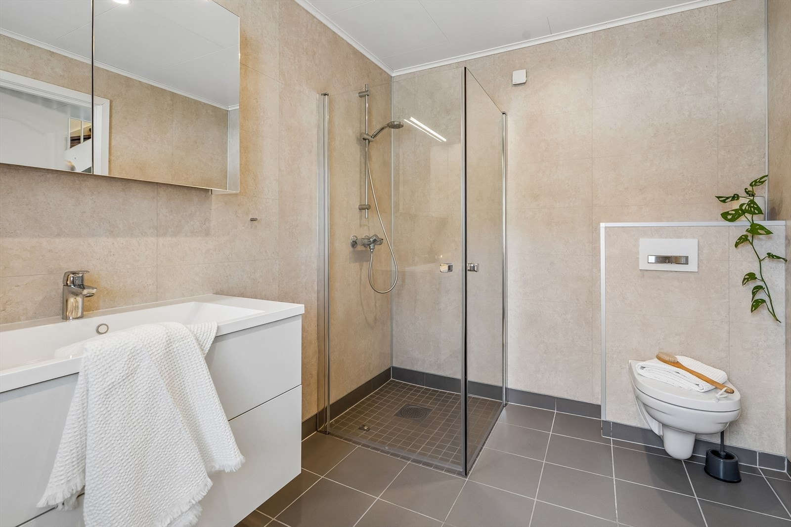 Med varmekablar i golv vert badet ein god stad å starte og avslutte dagen på. Galleribilde