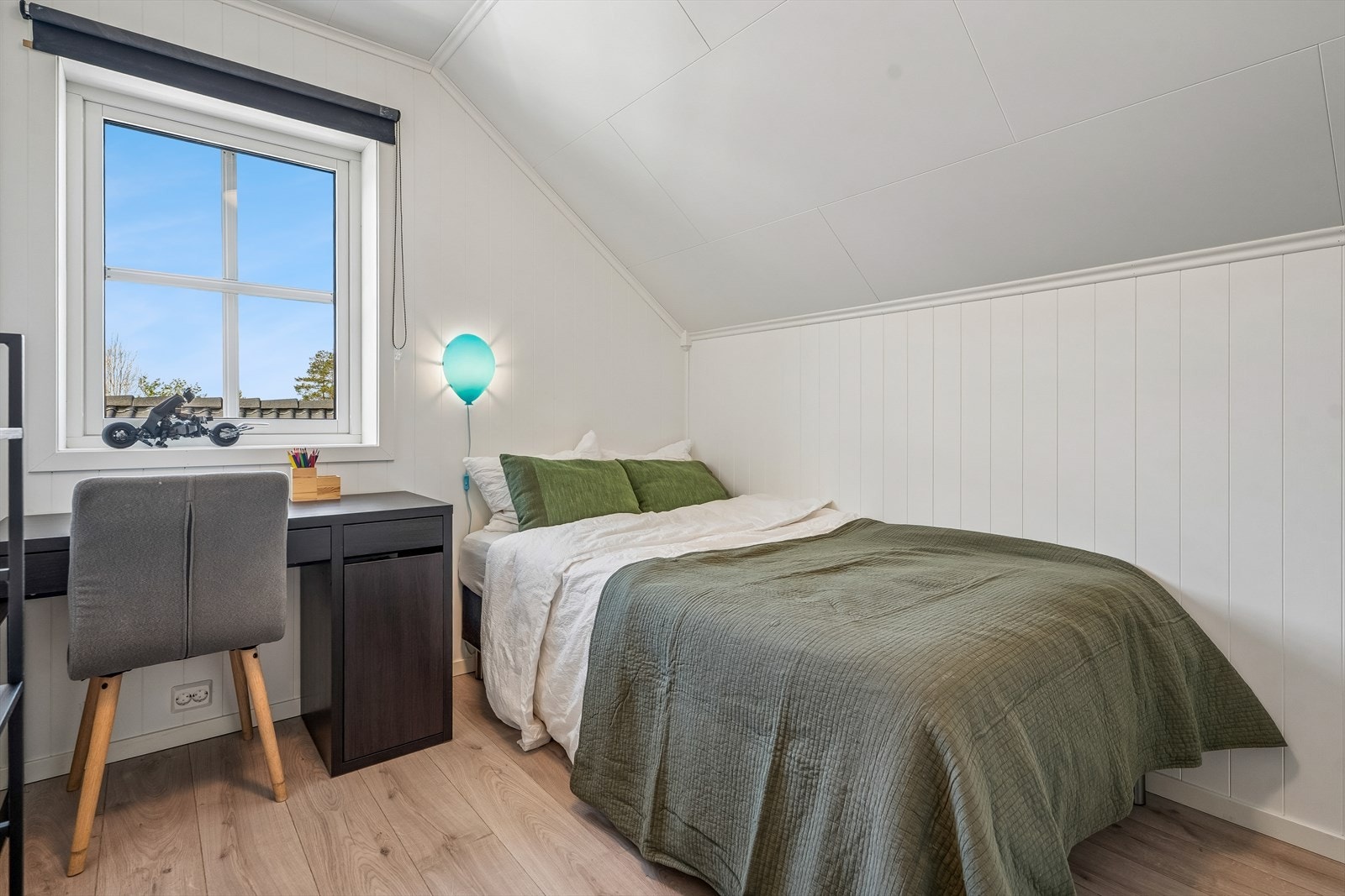 Eit sjarmerande barnerom med rom for både leik og læring, samt ei god natts søvn. Galleribilde