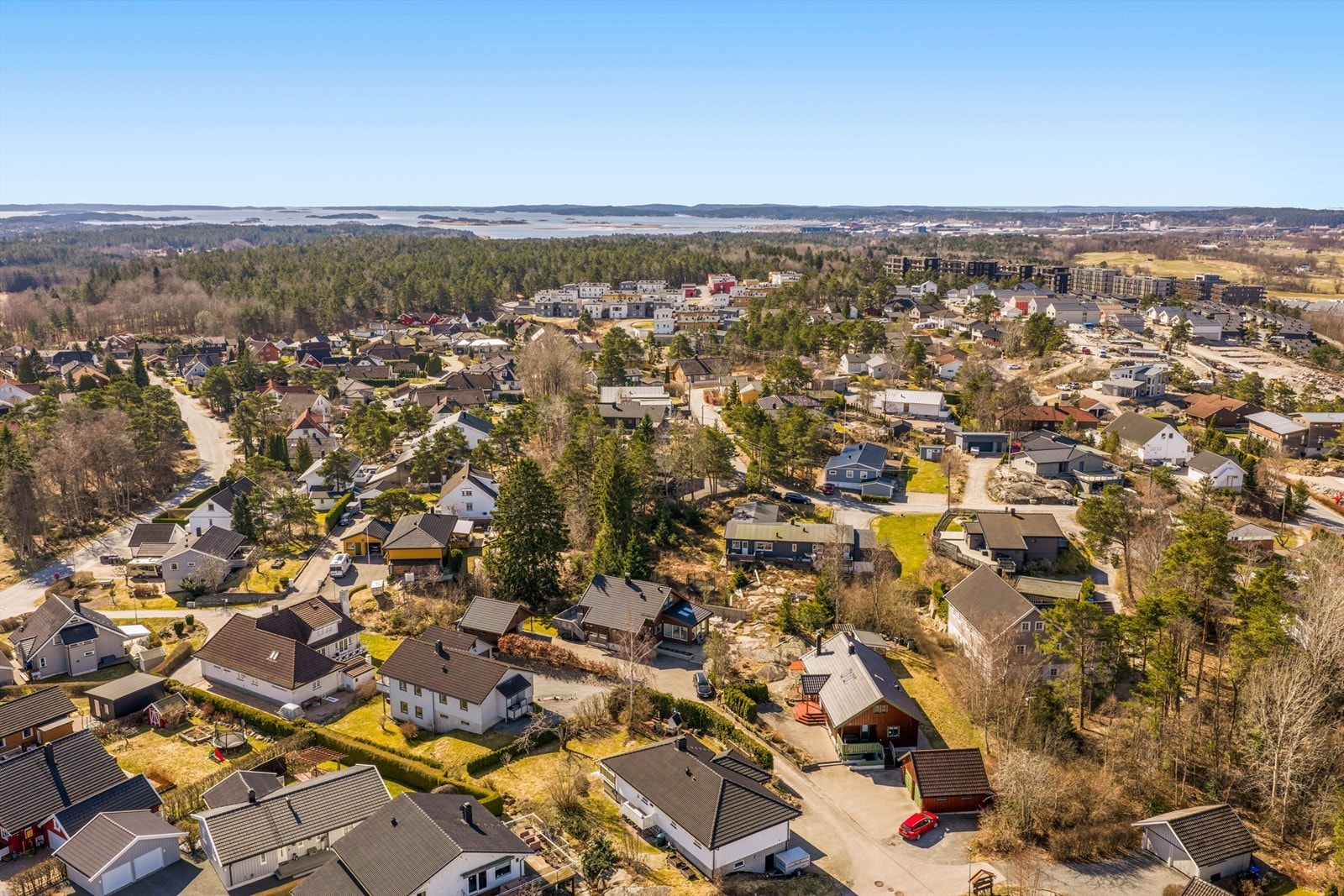 På Moenfeltet bor du høyt og luftig i landlige omgivelser, med kort vei til byen og det meste du trenger i hverdagen. Galleribilde