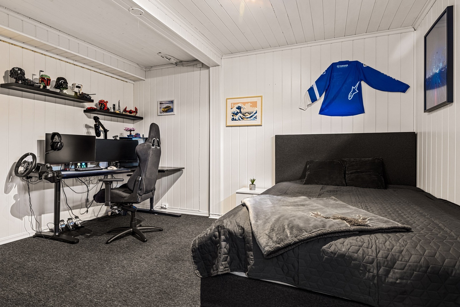 Rom benyttet som ekstra soverom til sokkelleiligheten, etablert i 2016. Arealet er byggemeldt som boder tilhørende hoveddel og ikke godkjent bruksendret eller for varig opphold. Galleribilde