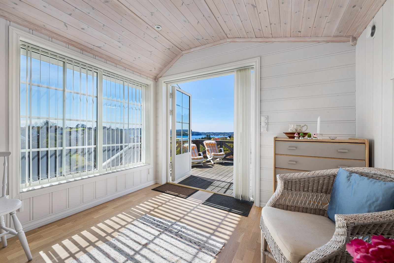 Nyt en kaffe med utsikt over fjorden! Galleribilde